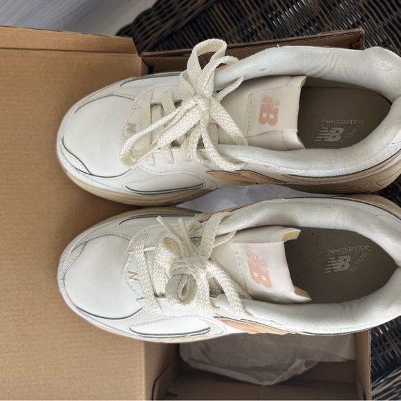 New Balance 2002 - Picture 2 of 6